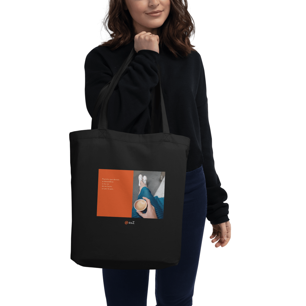 Tote Bag noir Bio EoZ Créations Originales « Peut-être que demain… » porté