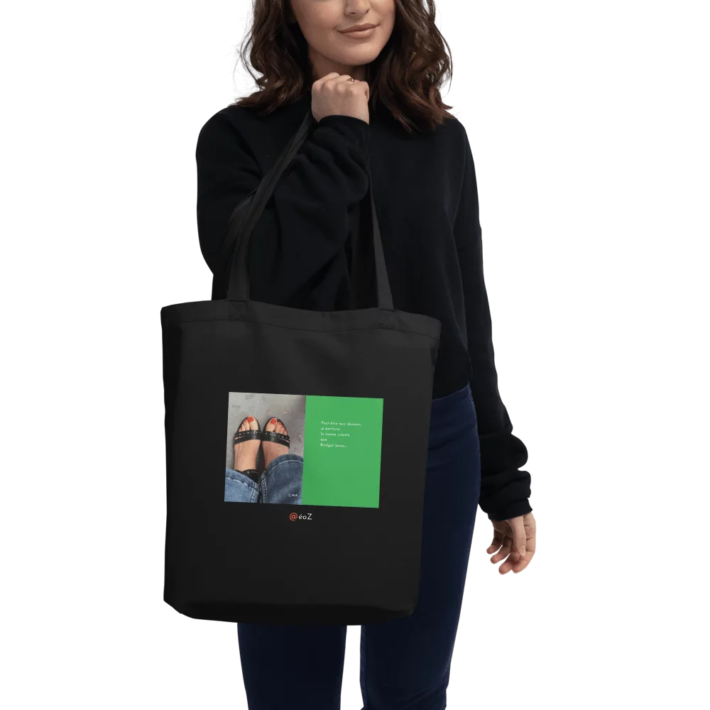 Tote Bag noir en coton Bio EoZ Créations Originales « Peut-être que demain… » porté