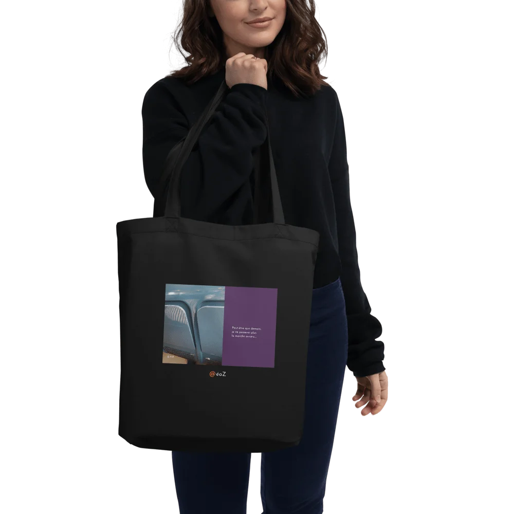 Tote Bag noir en coton Bio EoZ Créations Originales « Peut-être que demain… » porté