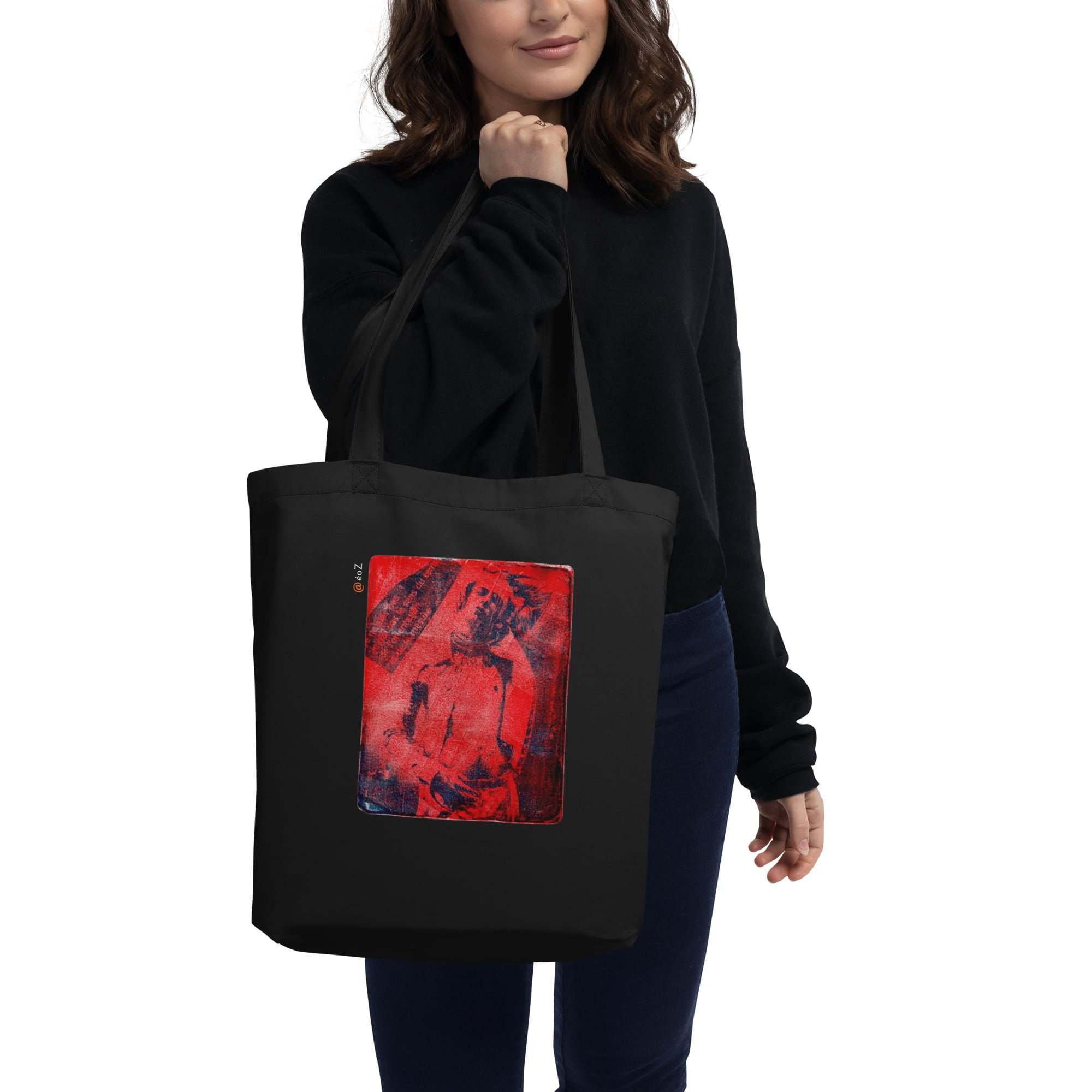 Tote Bag noir en coton Bio EoZ Créations Originales «Boy Rouge» porté