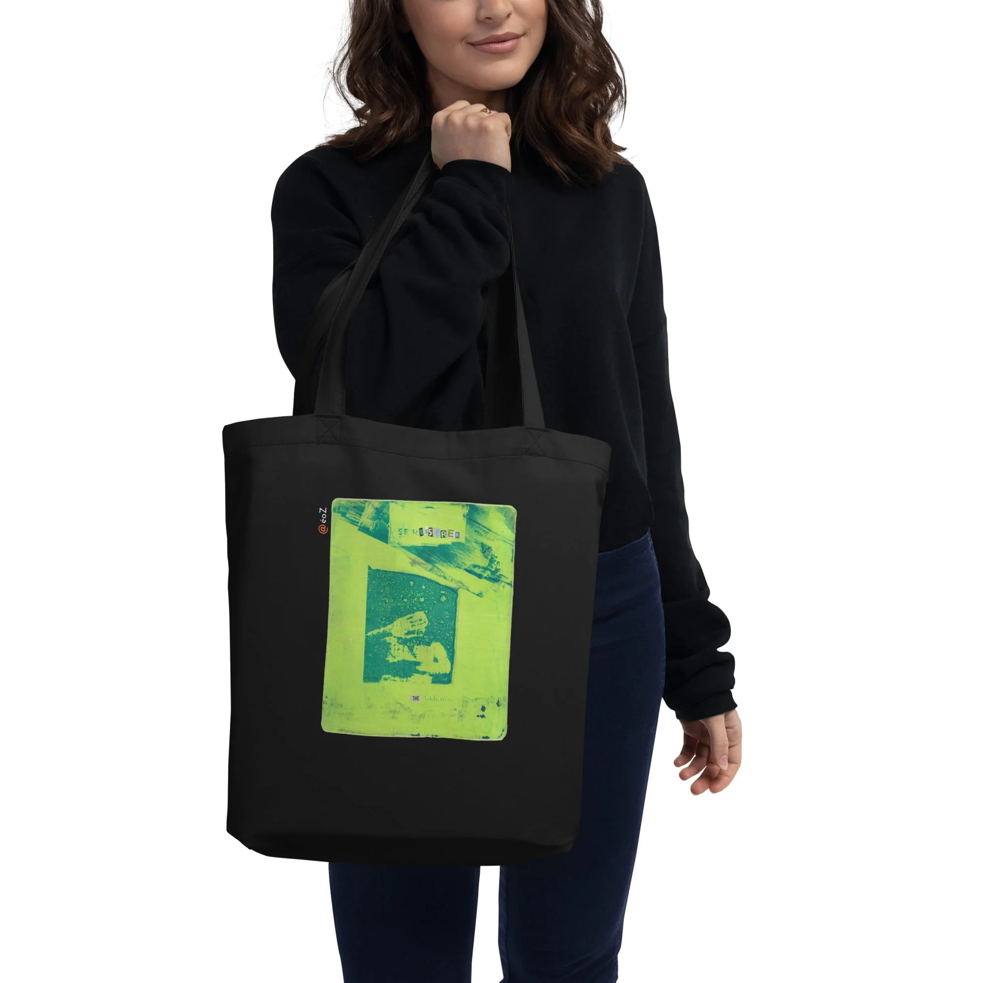 Tote Bag noir en coton Bio EoZ Créations Originales "Addiction" porté