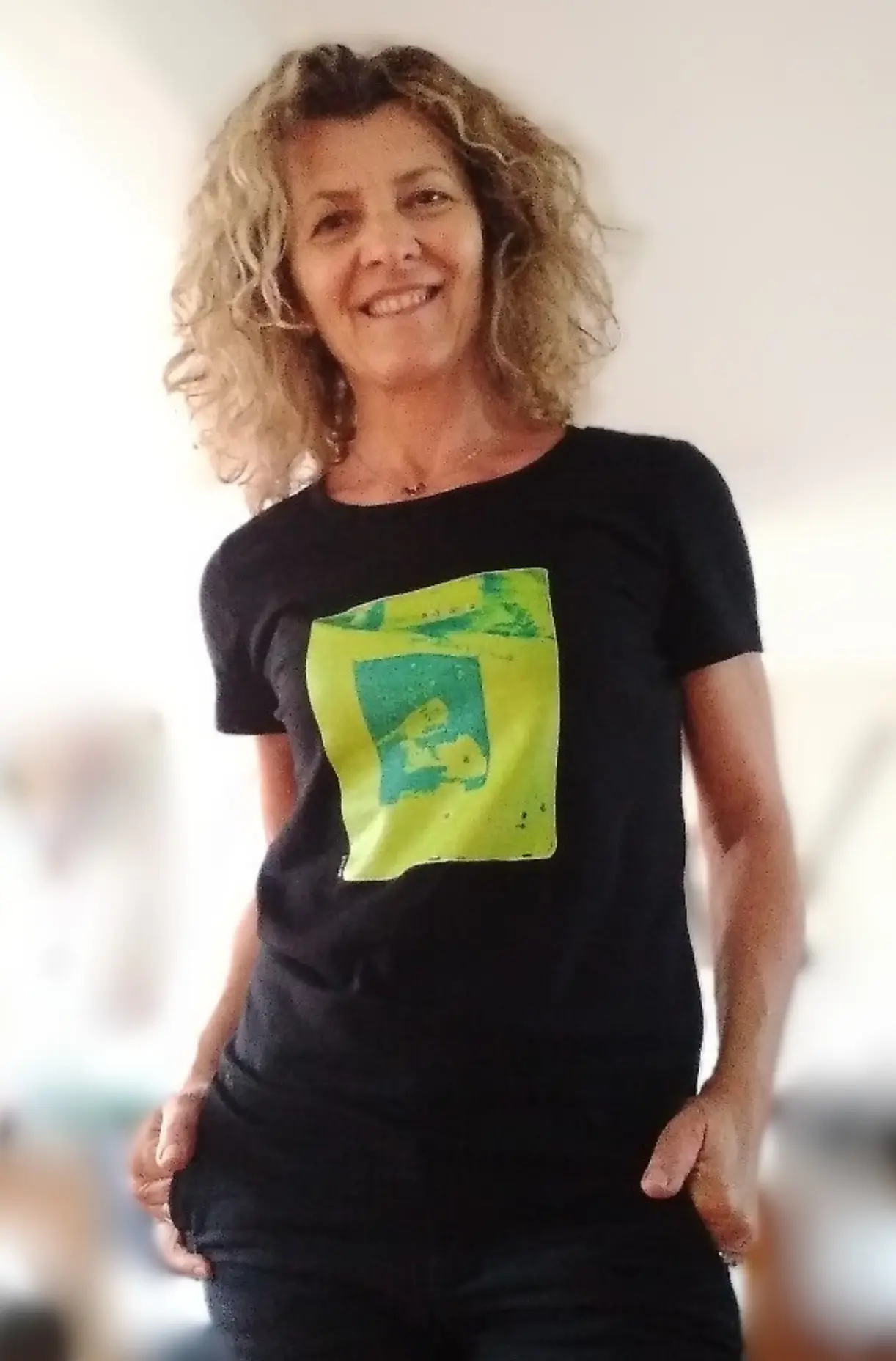 Laure C. porte le t-shirt femme "Addiction" Laure C. porte le t-shirt femme "Addiction"